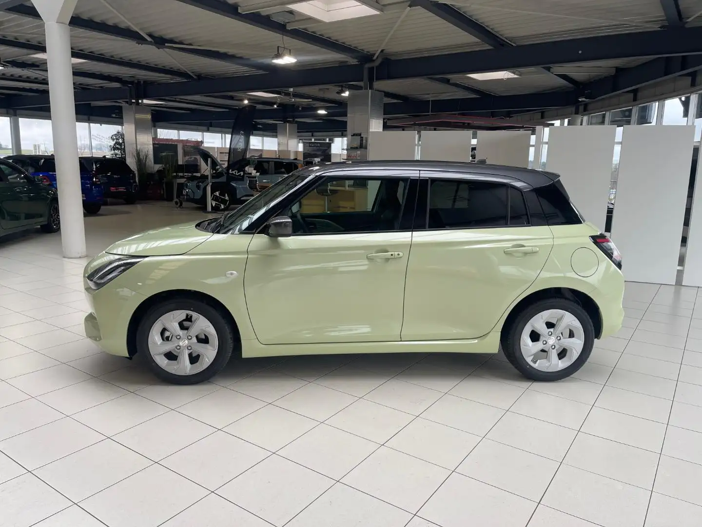 Suzuki Swift 1.2 Jaune - 2
