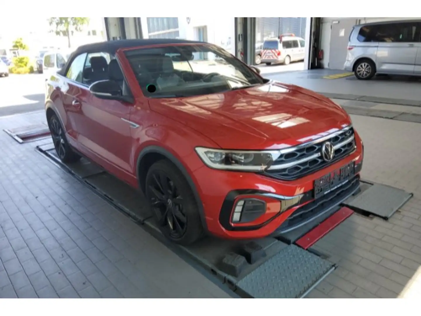 Volkswagen T-Roc 1.5 TSI R-Line black style  Navi Rot - 2