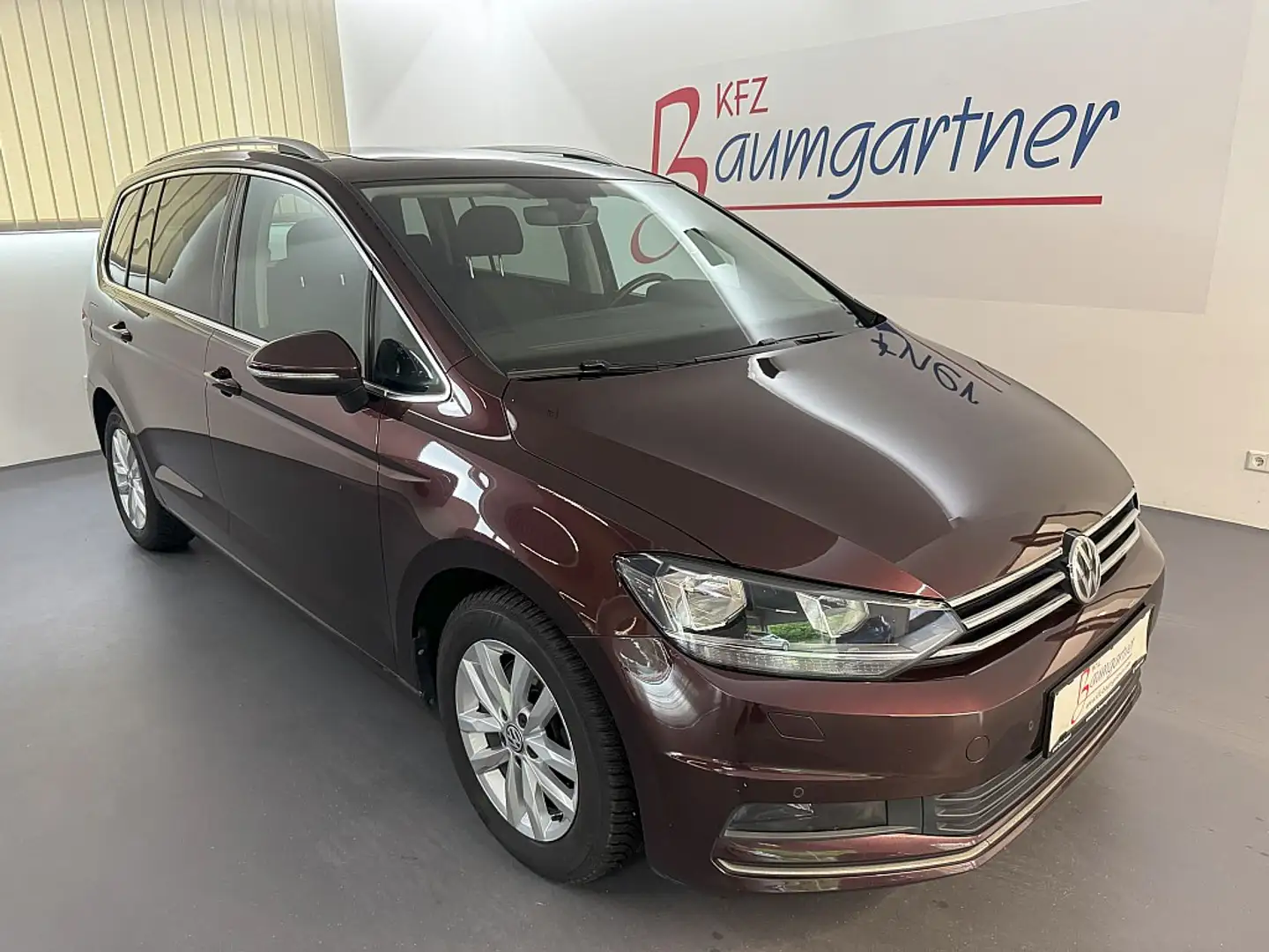 Volkswagen Touran Highline 1,6TDI *NAVI*ACC*PANO*Sitzheizung vo/h... Красный - 1
