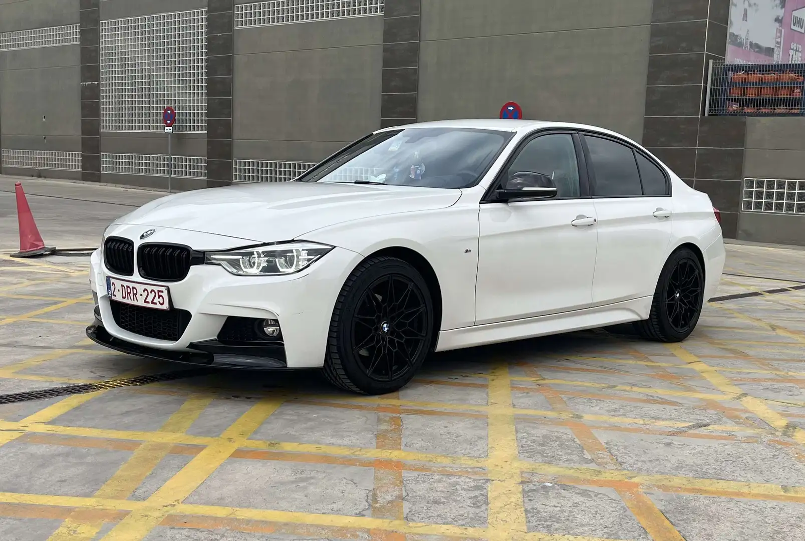 BMW 318 318i LCI Pack M Wit - 1