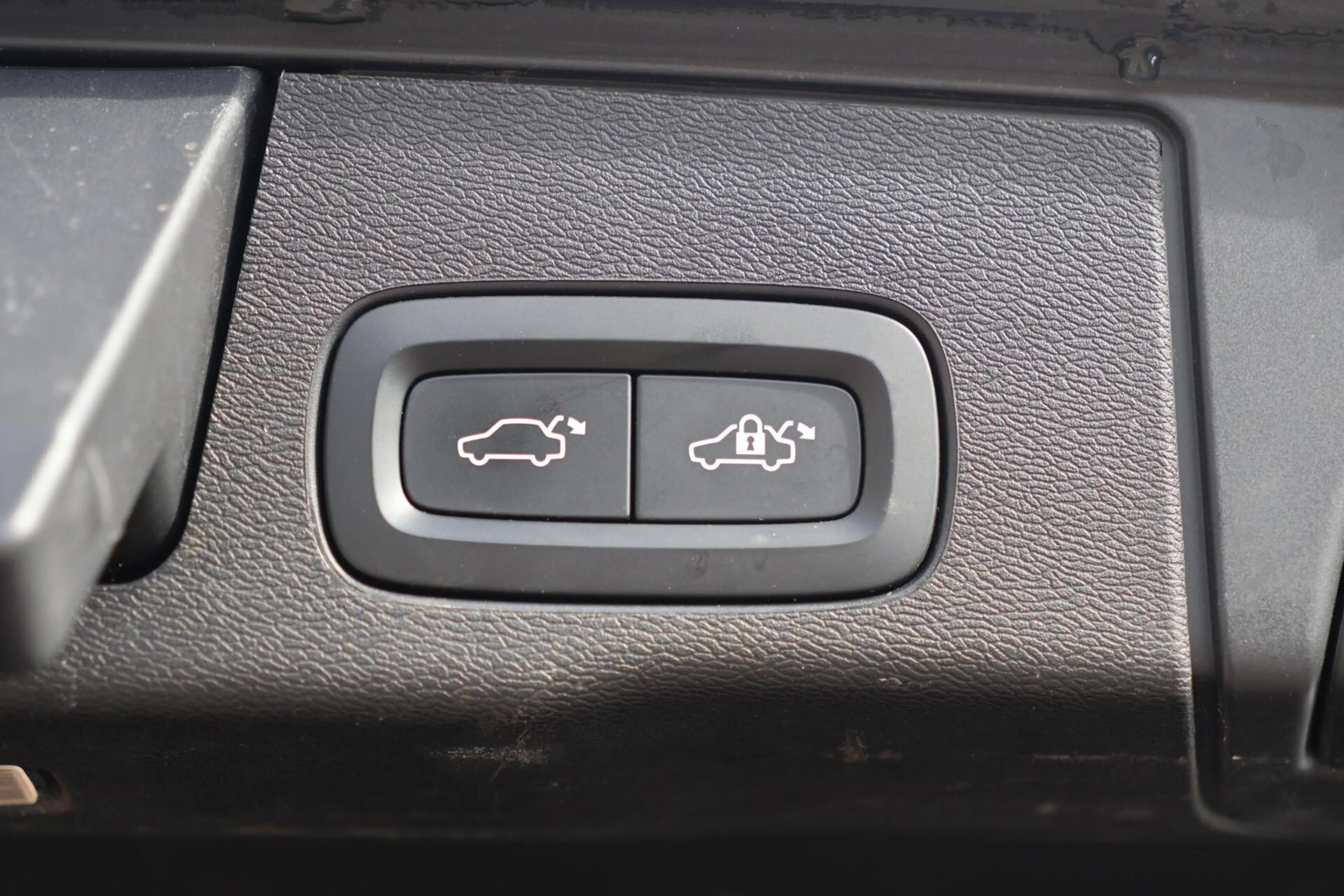 Volvo XC60 T6 Recharge AWD R-Design | Stoelverwarming & Koeli — photo 13