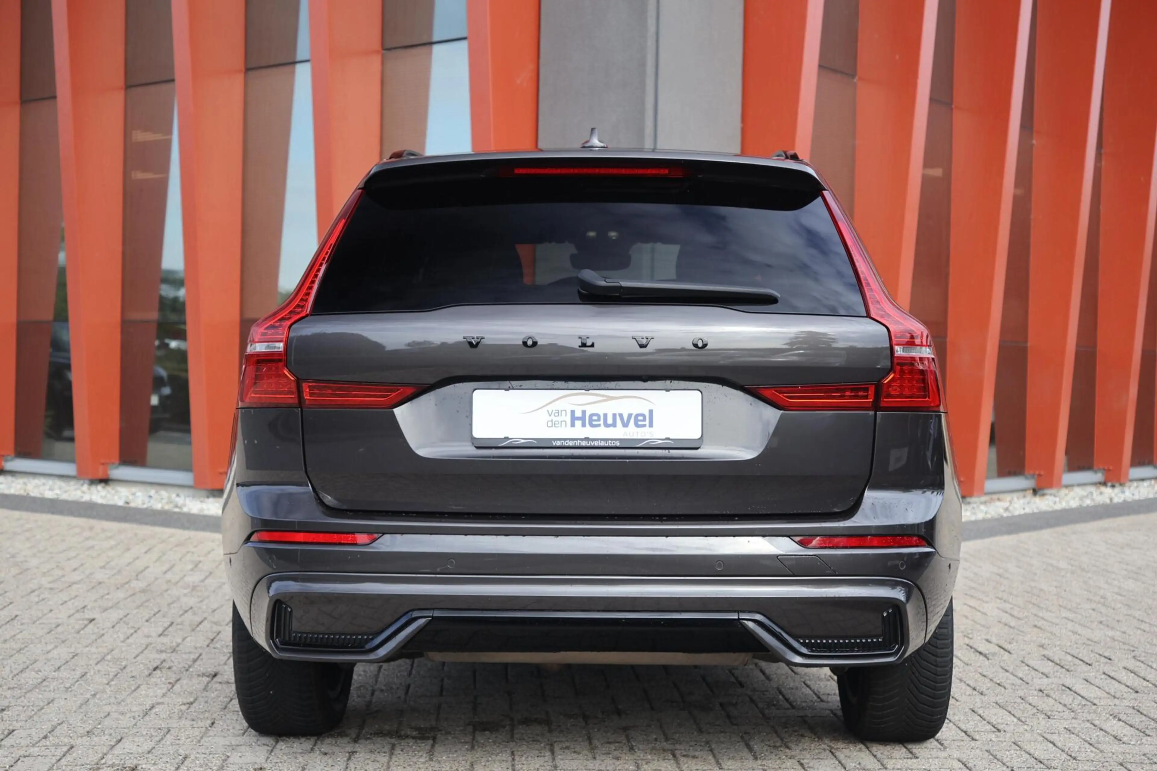Volvo XC60 T6 Recharge AWD R-Design | Stoelverwarming & Koeli — photo 4