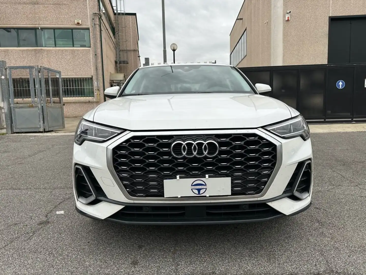 Audi Q3 SPB 35 TFSI S tronic S line edition 150cv Bianco - 2