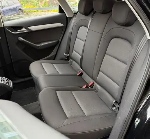 Audi Q3 view 10