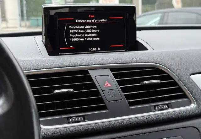 Audi Q3 view 18