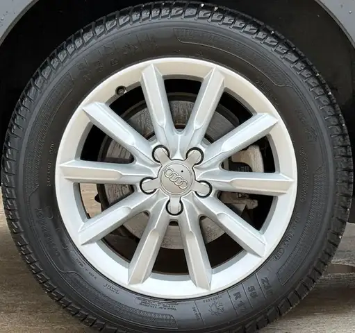 Audi Q3 view 28