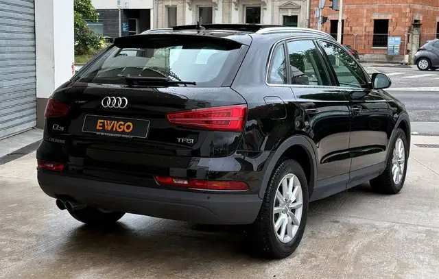 Audi Q3 view 3