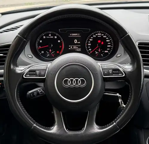 Audi Q3 view 21
