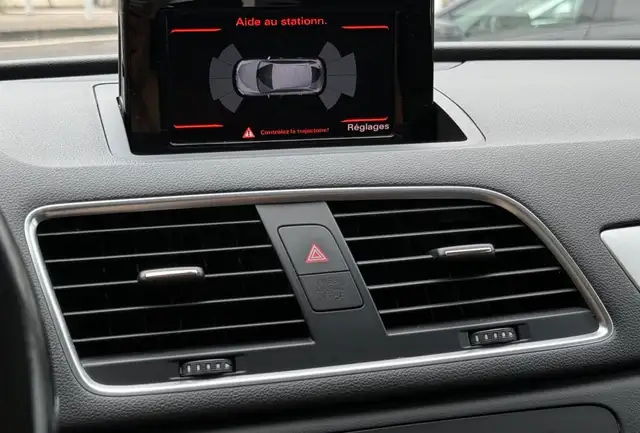 Audi Q3 view 16