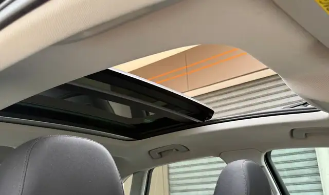 Audi Q3 view 8