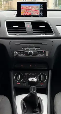 Audi Q3 view 12