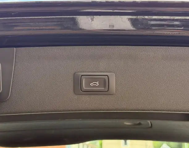 Audi Q3 view 24
