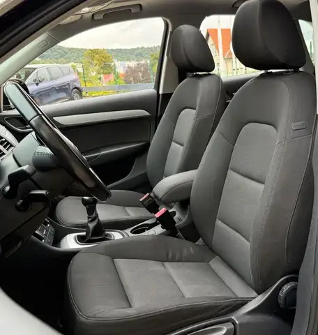 Audi Q3 view 9