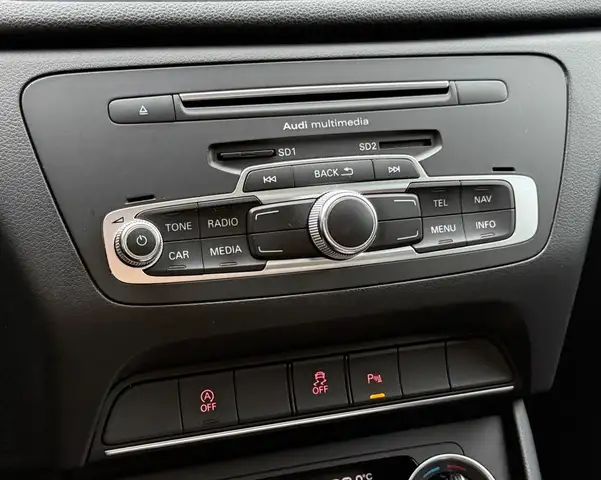 Audi Q3 view 13