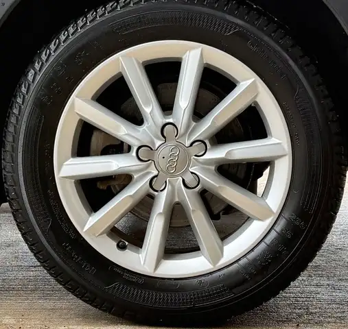 Audi Q3 view 30