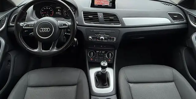 Audi Q3 view 11