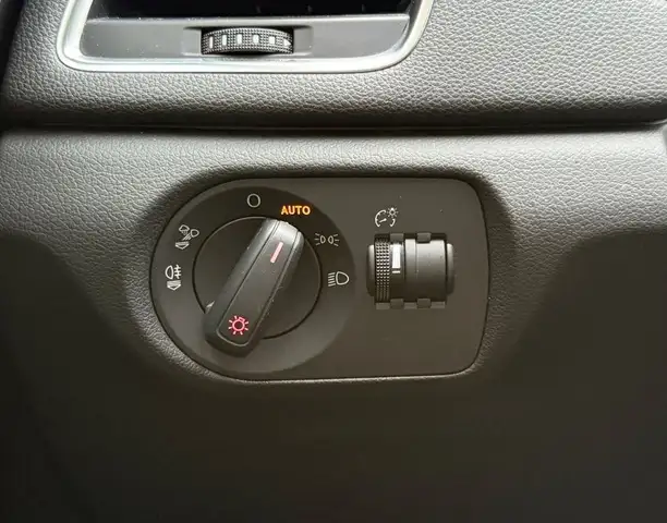 Audi Q3 view 19