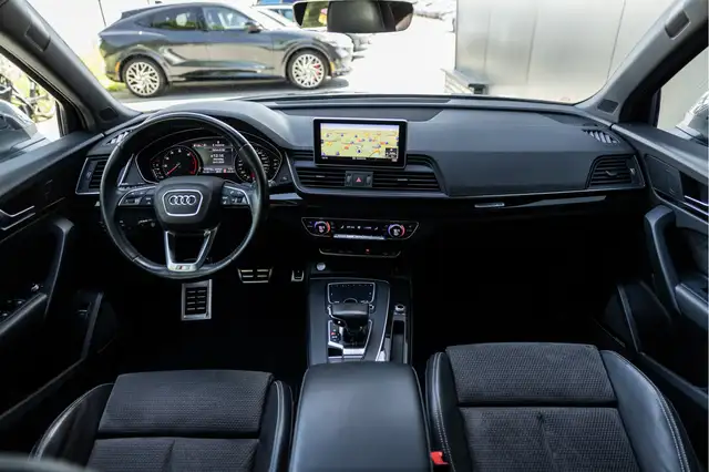 Audi Q5 view 6