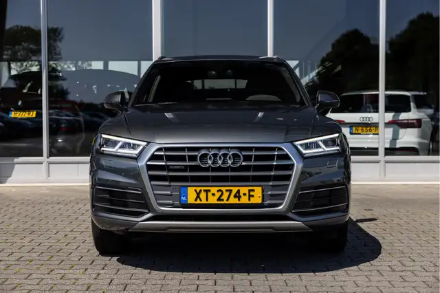 Audi Q5 view 3