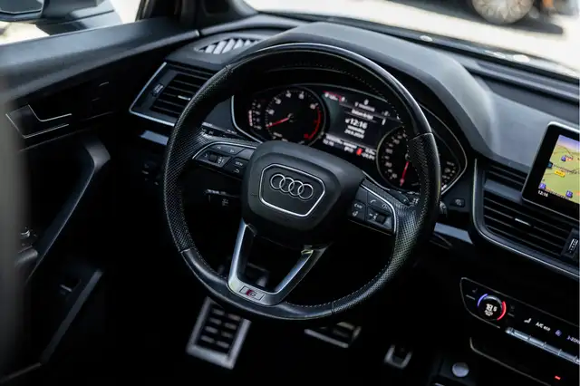 Audi Q5 view 7