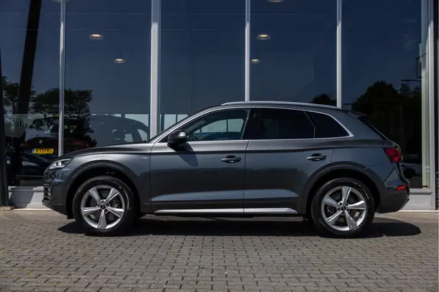 Audi Q5 view 5