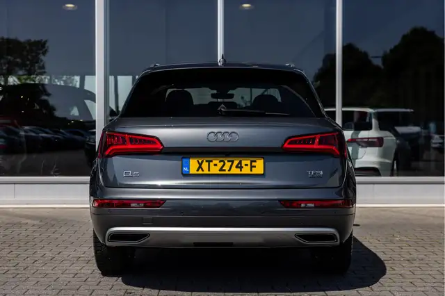 Audi Q5 view 4