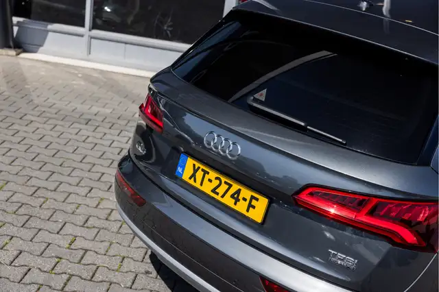 Audi Q5 view 14