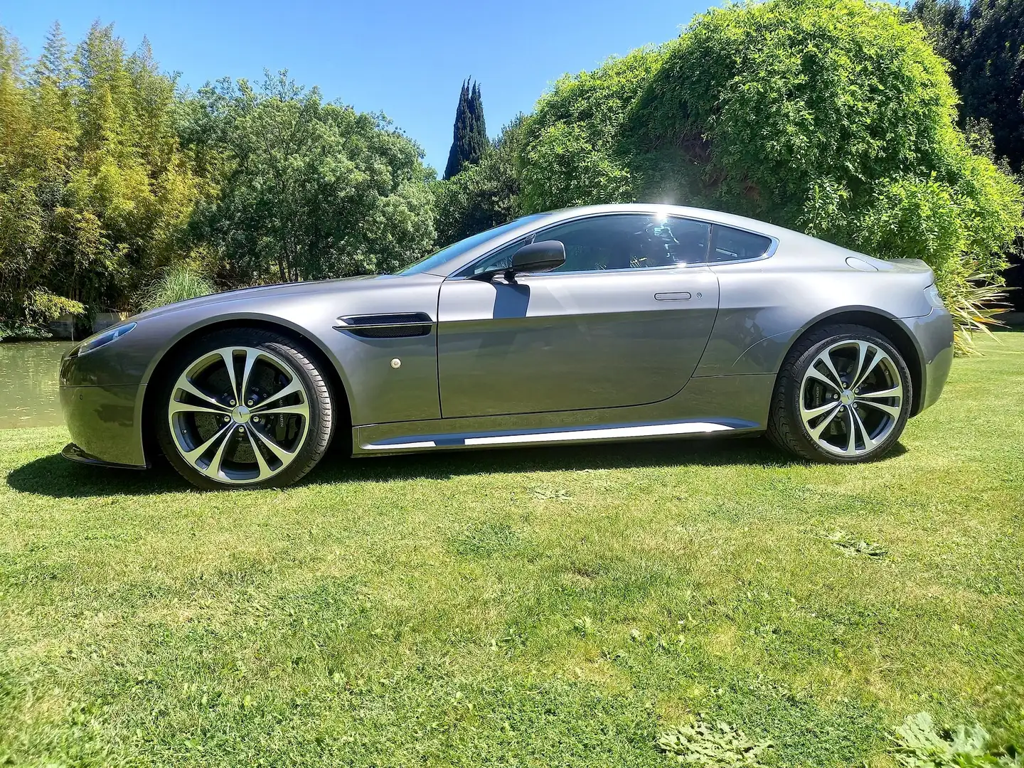 Aston Martin Vantage Vantage Coupé V12 RS Silver - 1