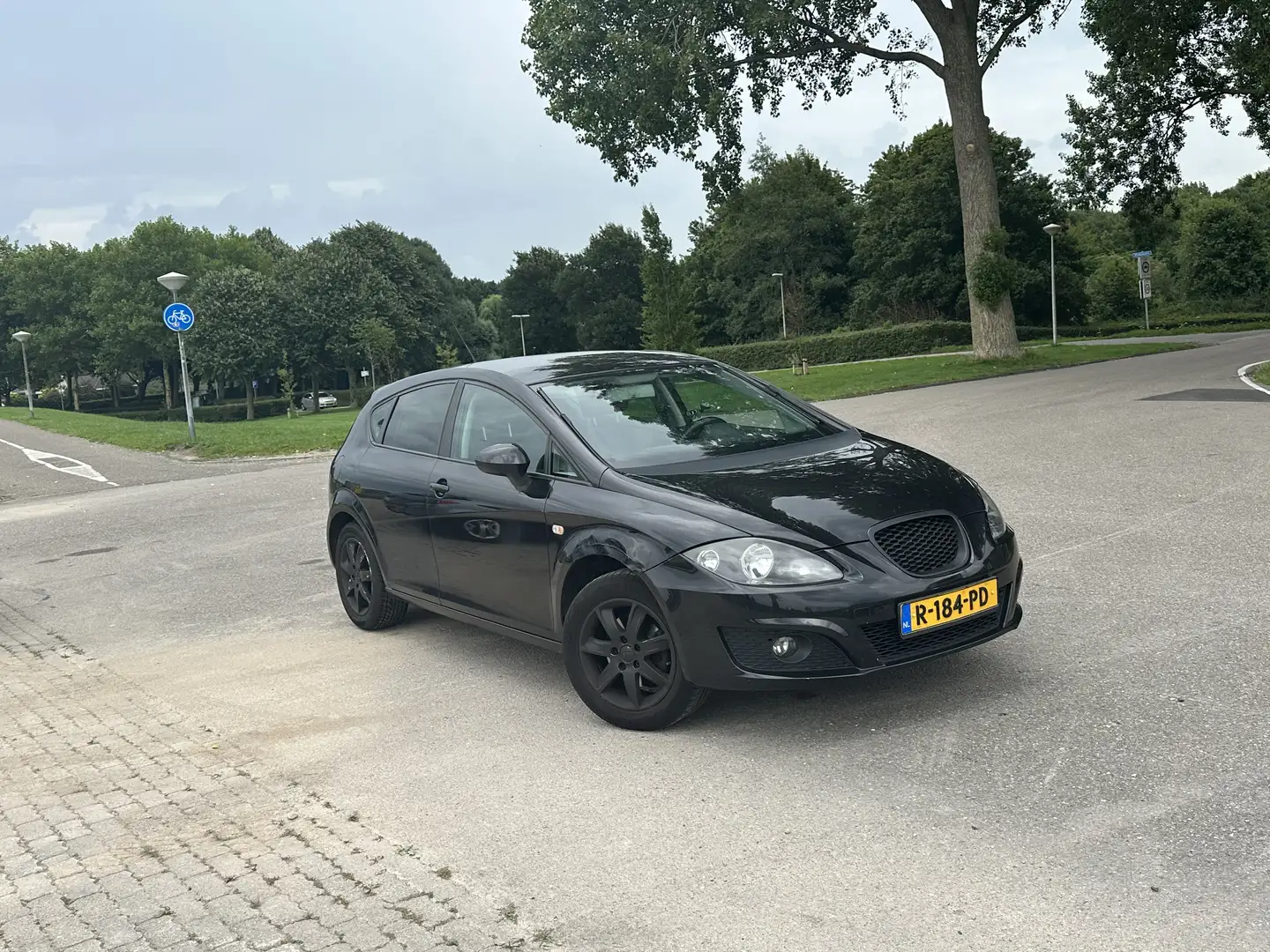 SEAT Leon 1.4 TSI Streetstyle Czarny - 1