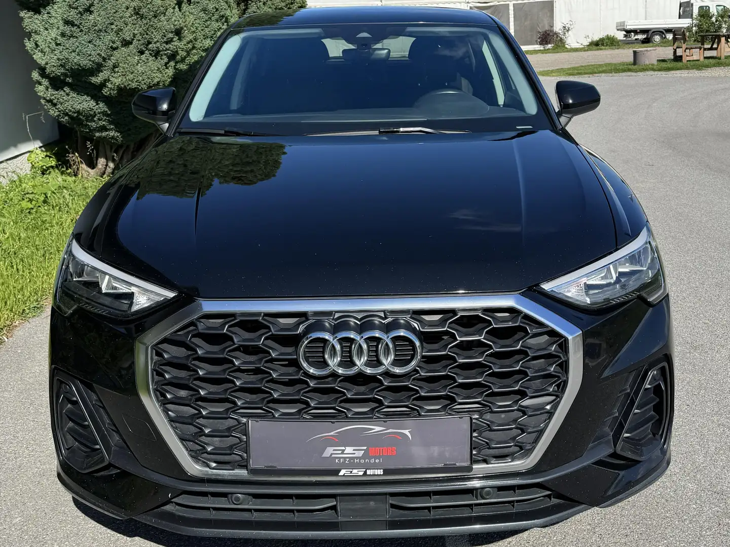 Audi Q3 35 TDI basis Schwarz - 1