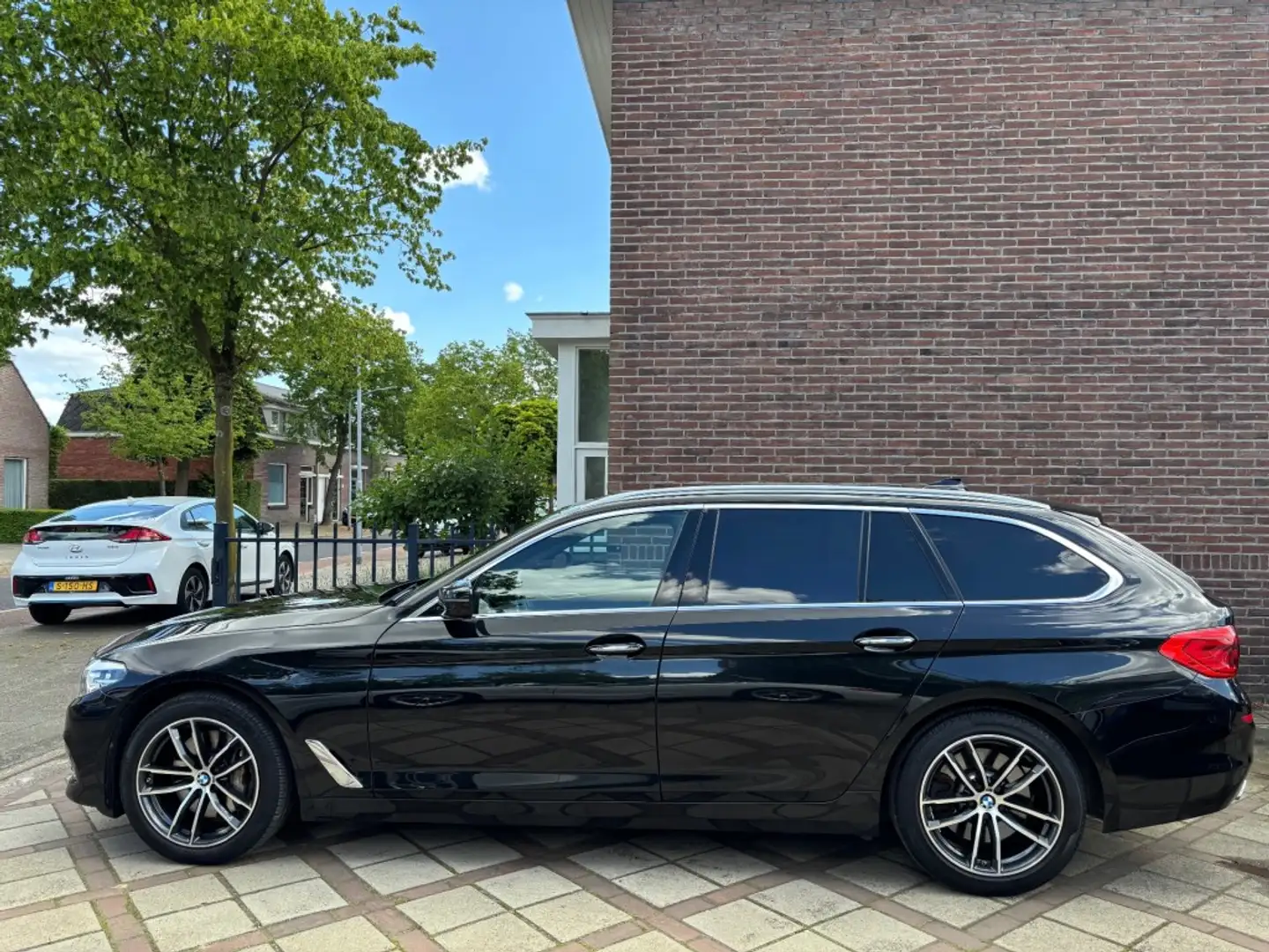 BMW 540 540i xDrive High Executive 340PK 18 INCH M VELGEN Zwart - 2