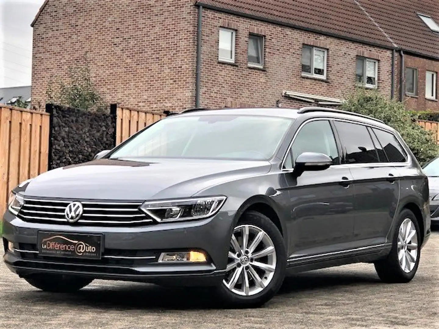 Volkswagen Passat Variant Passat SW 1.6 CR TDi Comfortline DSG Gris - 1