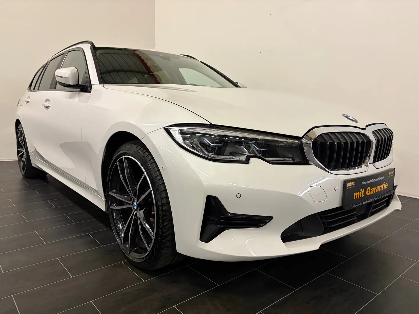 BMW 320 d xDrive Touring Aut. *Standheizung-Laser-Keyless* Weiß - 1