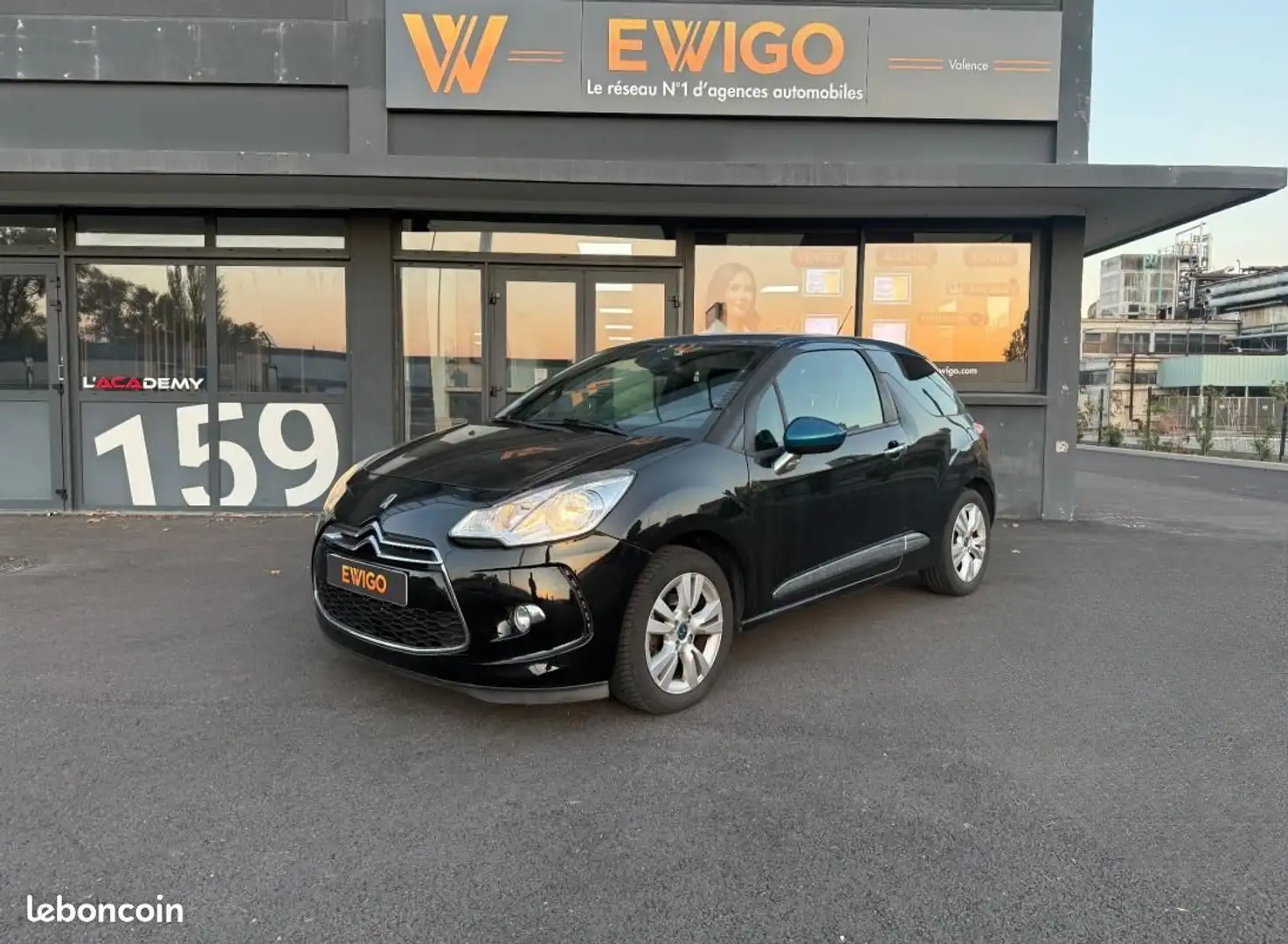 Citroen DS3 Citroën 1.2 PURETECH 110 SOCHIC DISTRIBUTION FAITE Schwarz - 1