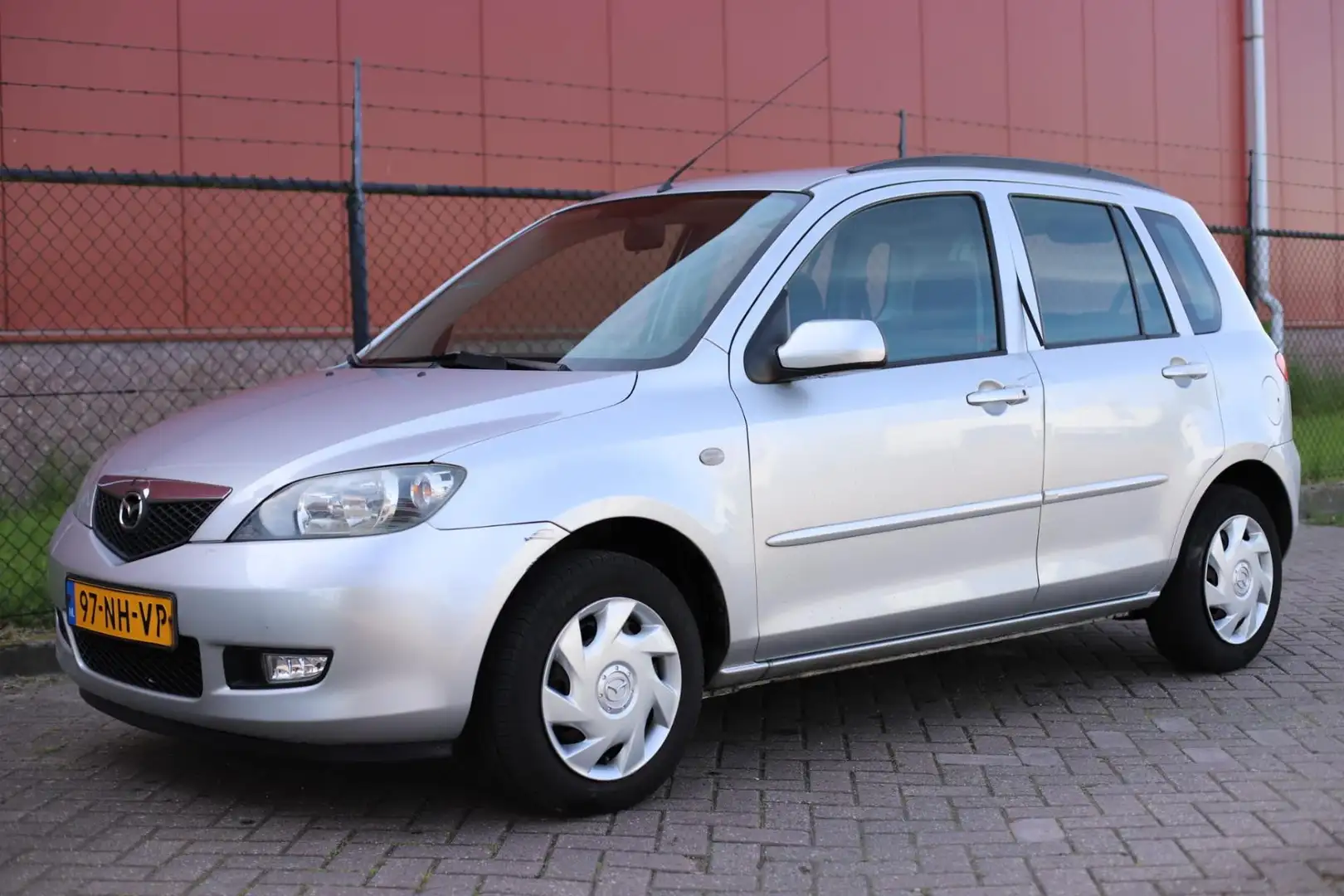 Mazda 2 1.4 Exclusive nieuwe apk Gris - 1
