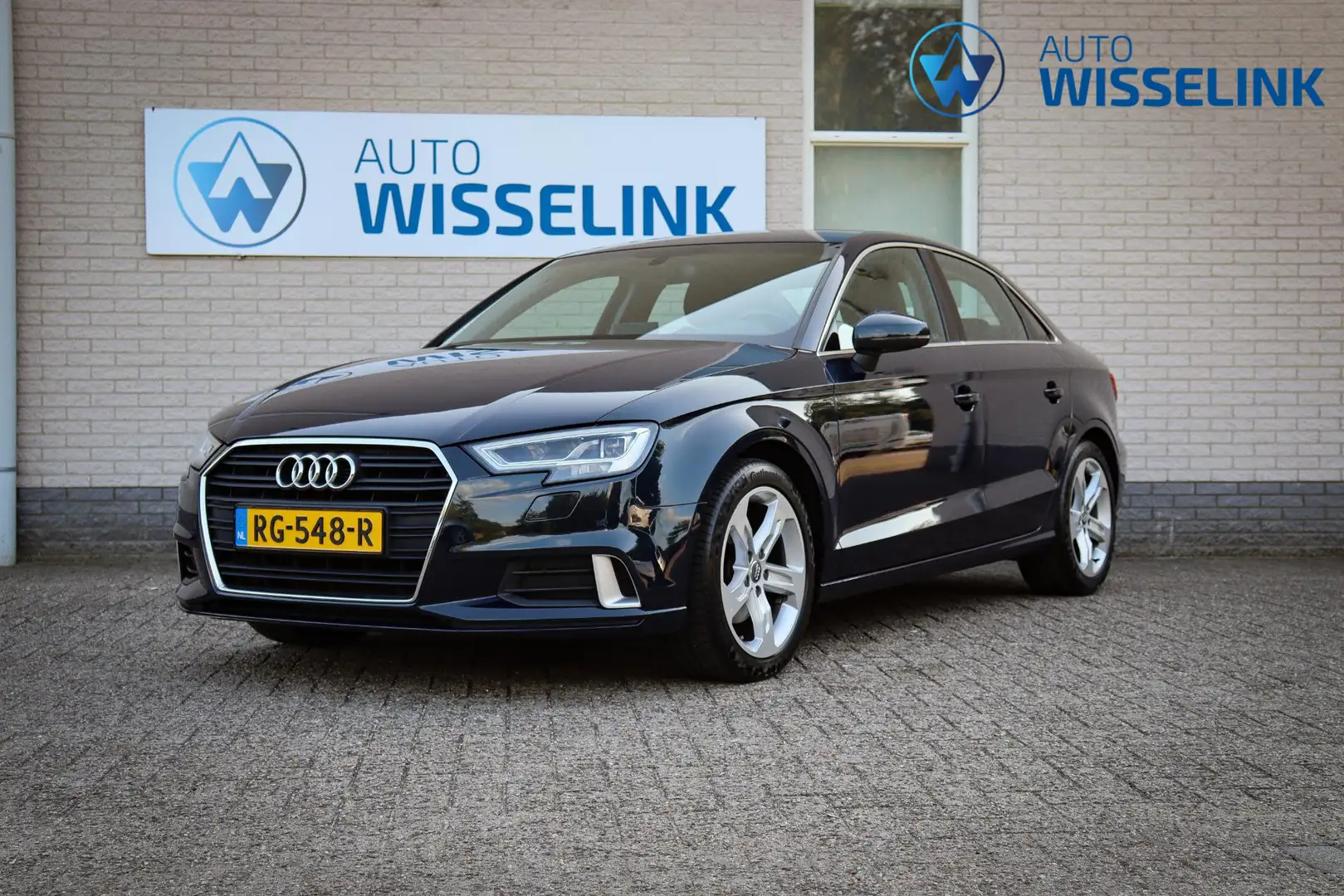 Audi A3 Limousine 1.5 TFSI CoD Sport Lease Edition Blauw - 1