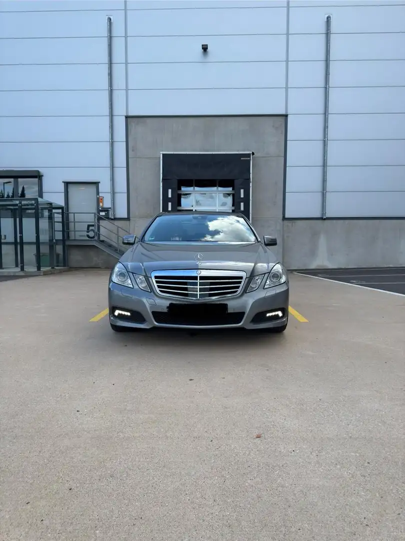 Mercedes-Benz E 500 7G-TRONIC Avantgarde/4 Zonen Klima Mit vielen Extr Grau - 1