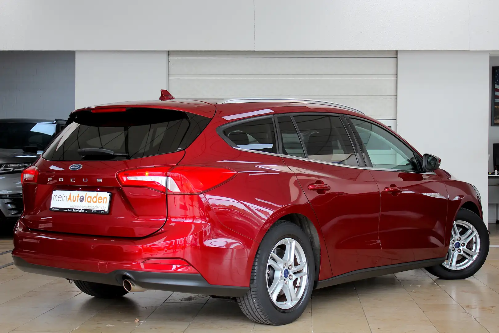 Ford Focus 1,0 EcoBoost Turnier *NAVI*AHK*PDC*LED*APPLE*SHZ* Rojo - 2