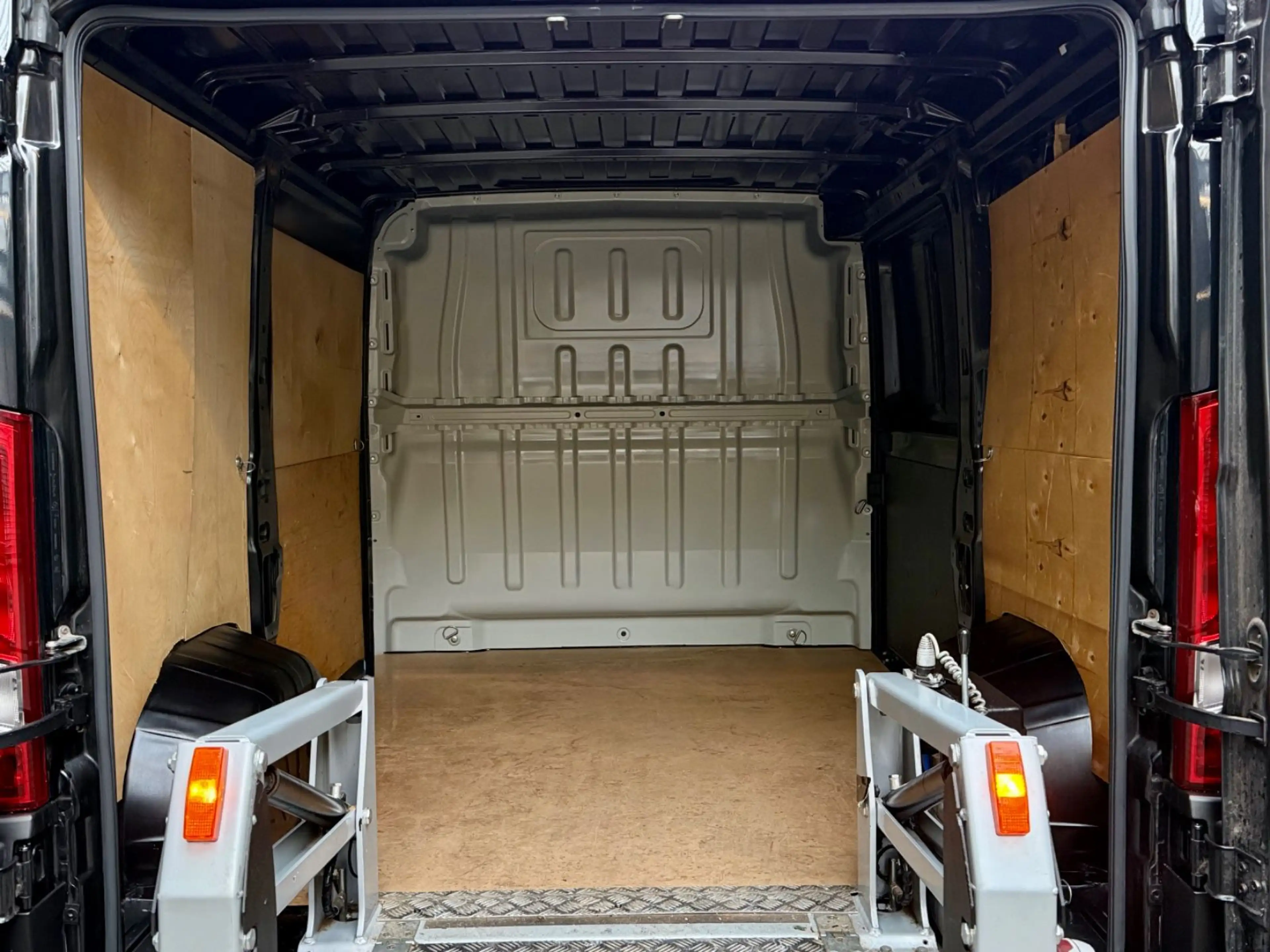 Peugeot Boxer 2.2 HDi L1H1 3,0t LIFT LBW KLIMA PDC 1HAND — photo 12