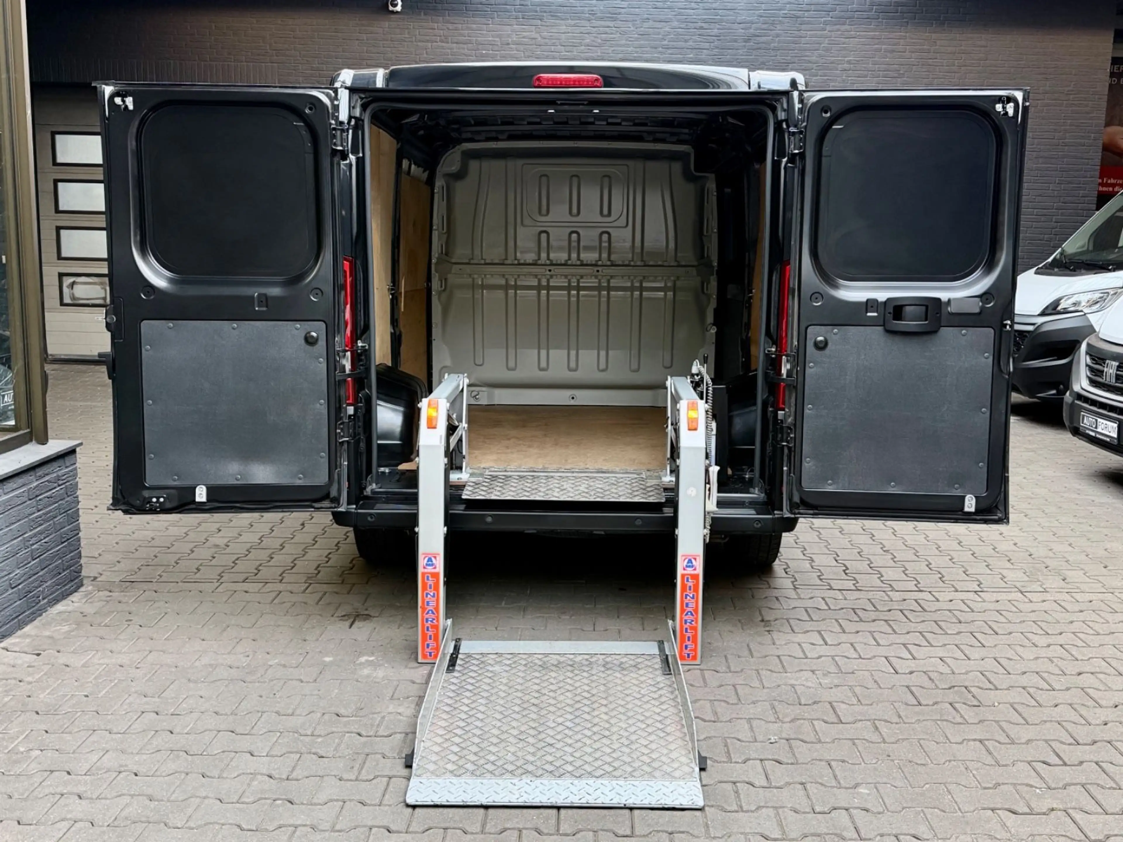 Peugeot Boxer 2.2 HDi L1H1 3,0t LIFT LBW KLIMA PDC 1HAND — photo 11