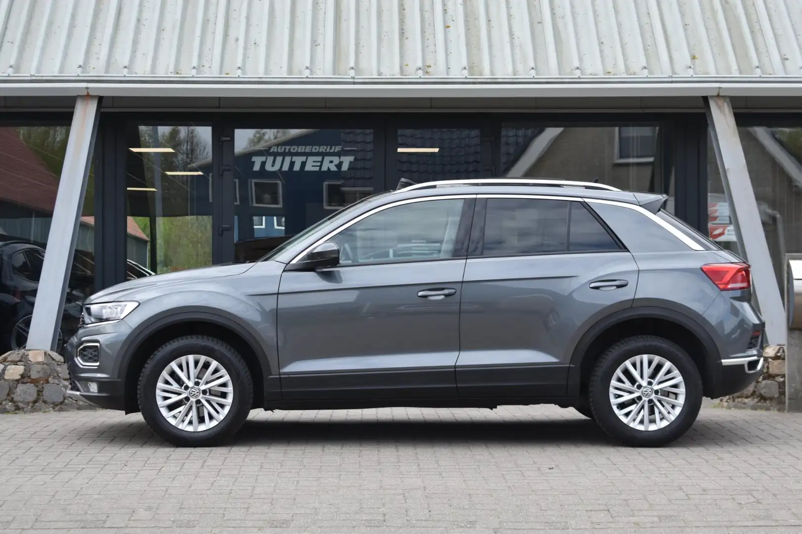 Volkswagen T-Roc 1.0 TSI | PANORAMADAK | CAMERA | DEALER ONDERHOUDE Grijs - 2