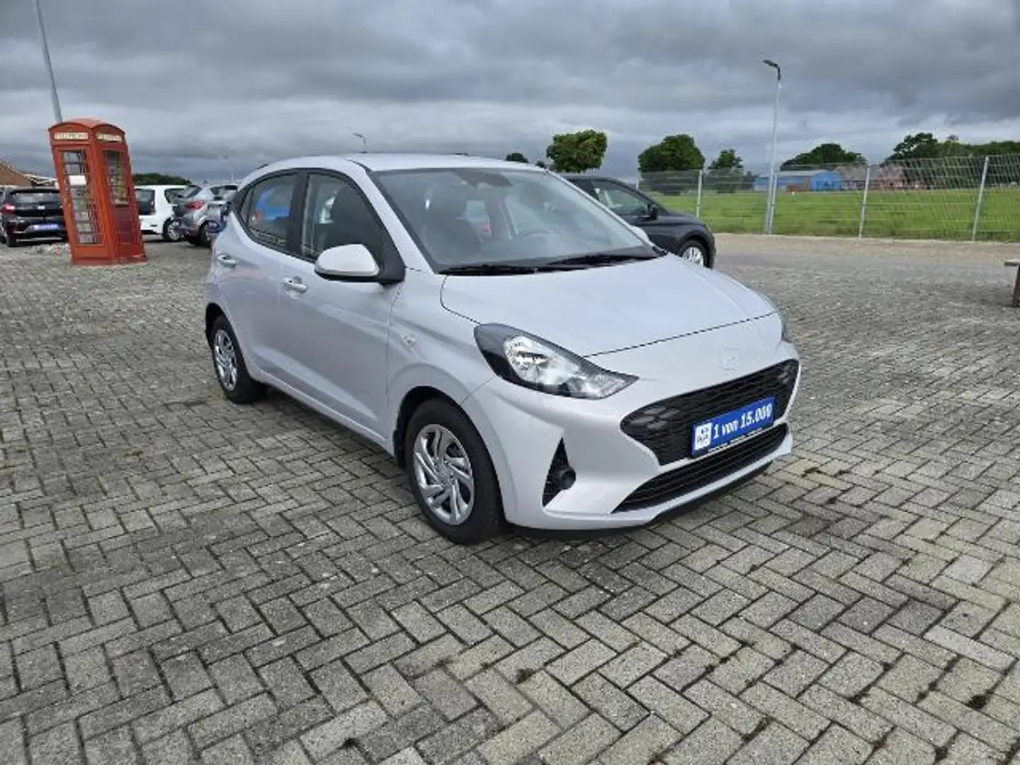 Hyundai i10 1.0 5MT Navi Rückfahrkamera SHZ DAB beh. Lenkrad Grau - 1