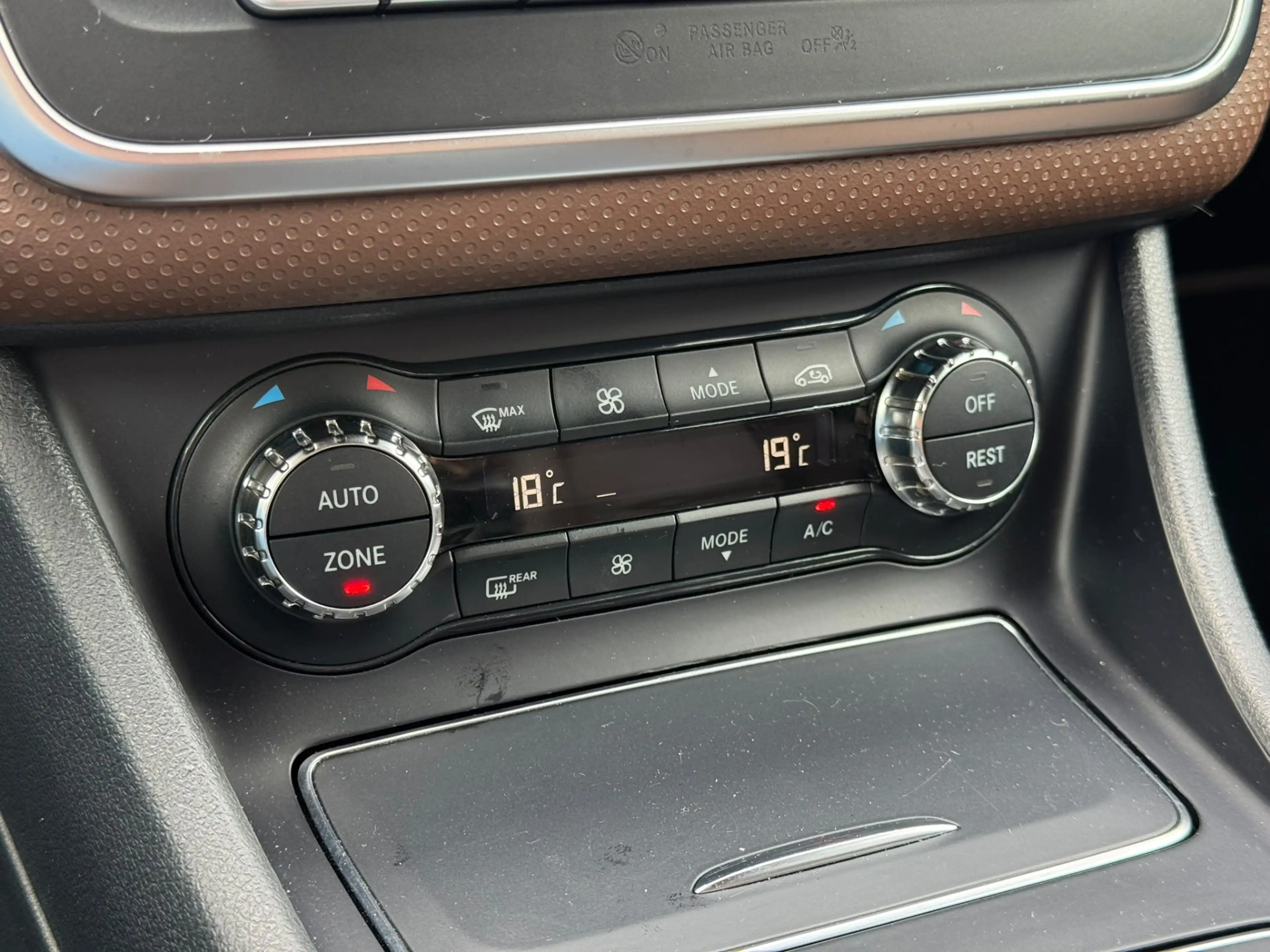Mercedes-Benz A 180 AMG Night Edition Plus — photo 9