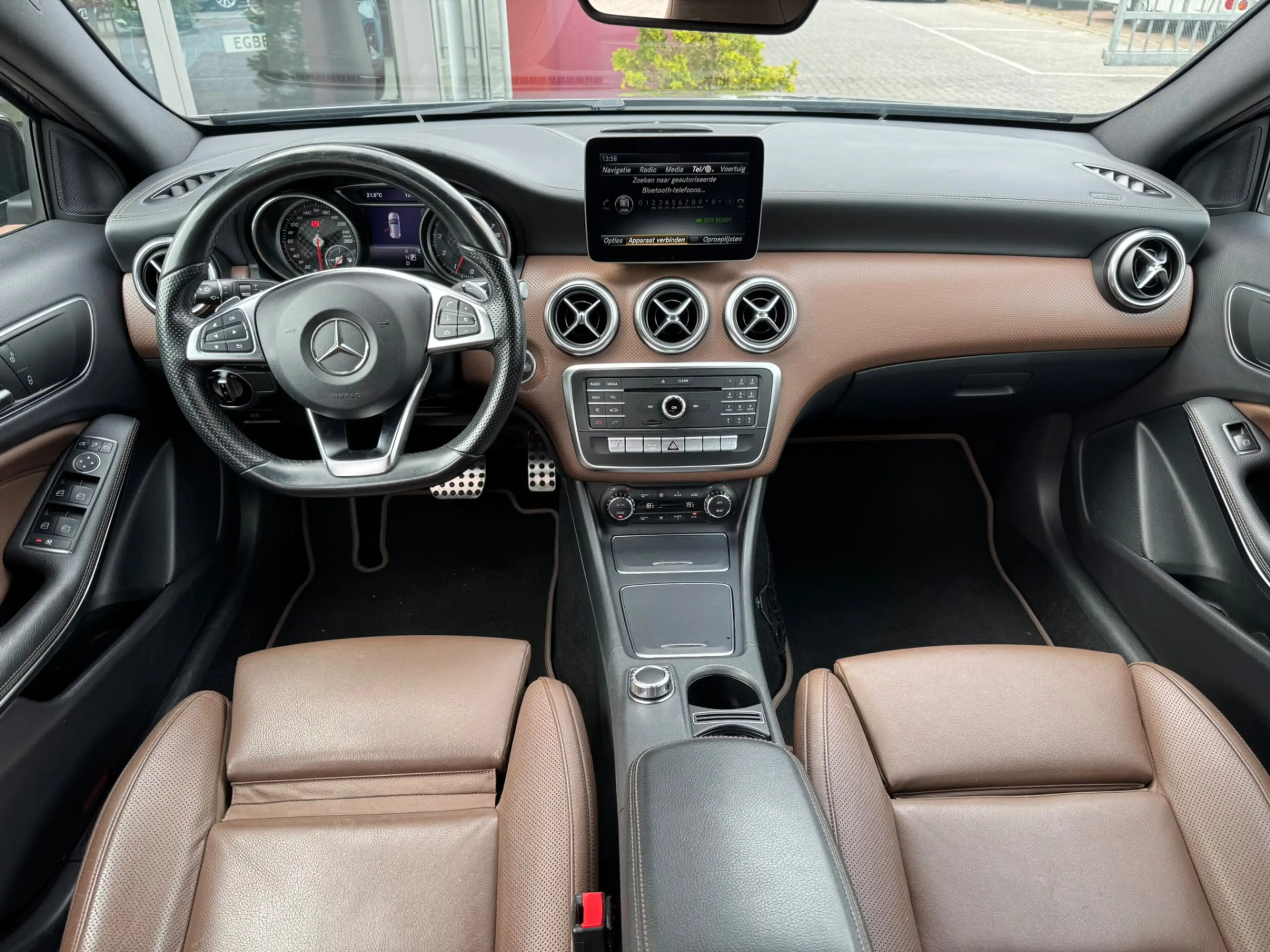 Mercedes-Benz A 180 AMG Night Edition Plus — photo 2