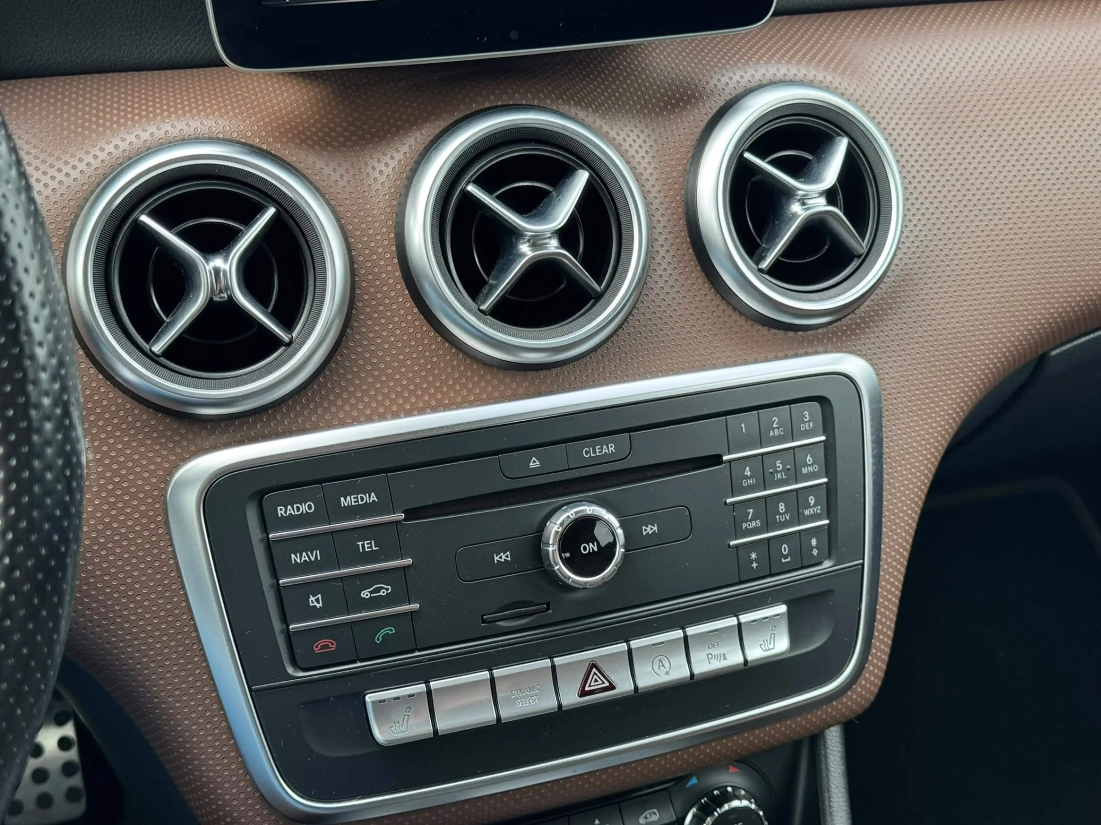 Mercedes-Benz A 180 AMG Night Edition Plus — photo 10