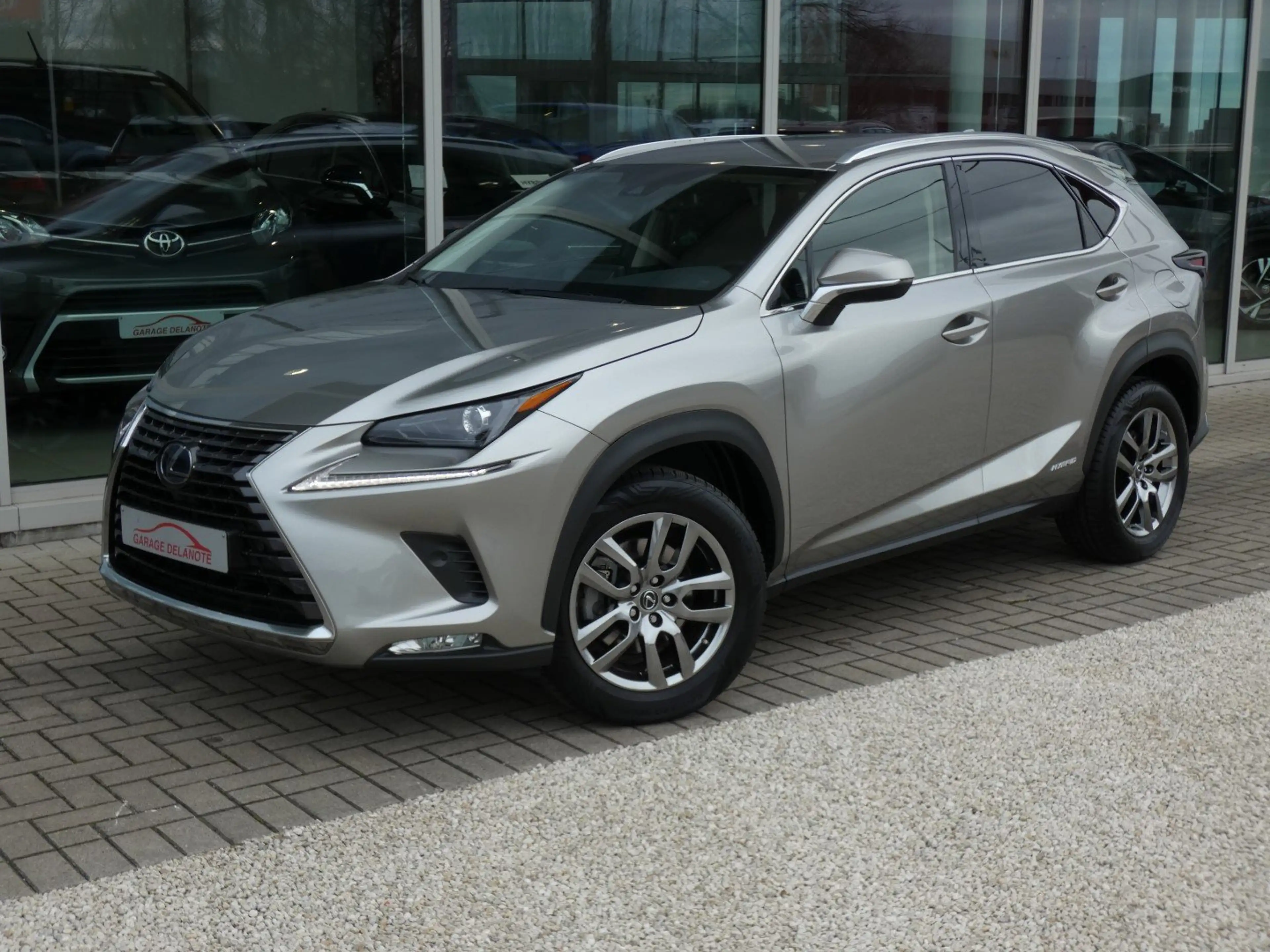 Lexus NX 300h Hybrid AWD Executive Line LEDER +TREKHAAK — photo 2
