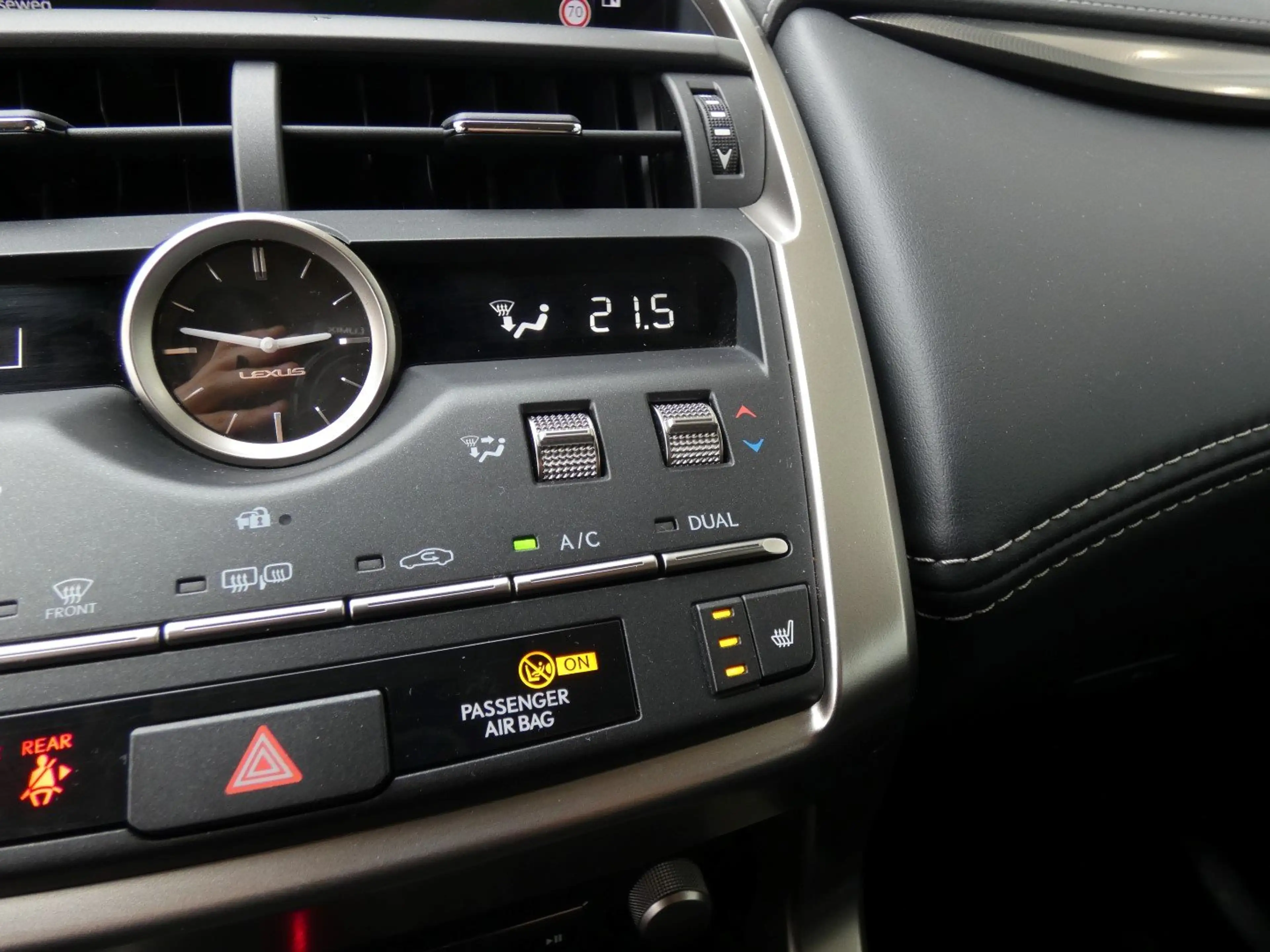 Lexus NX 300h Hybrid AWD Executive Line LEDER +TREKHAAK — photo 12