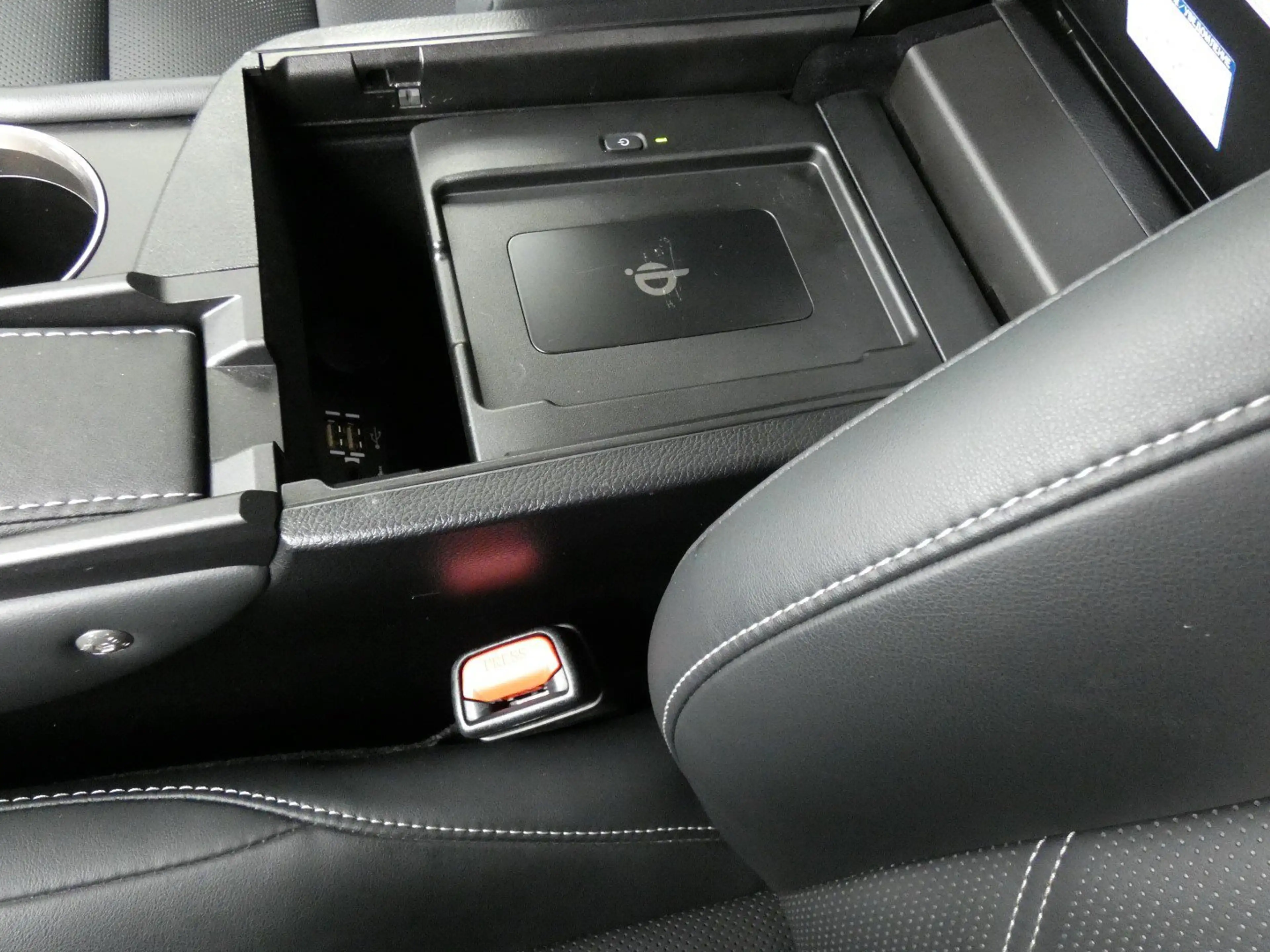 Lexus NX 300h Hybrid AWD Executive Line LEDER +TREKHAAK — photo 14