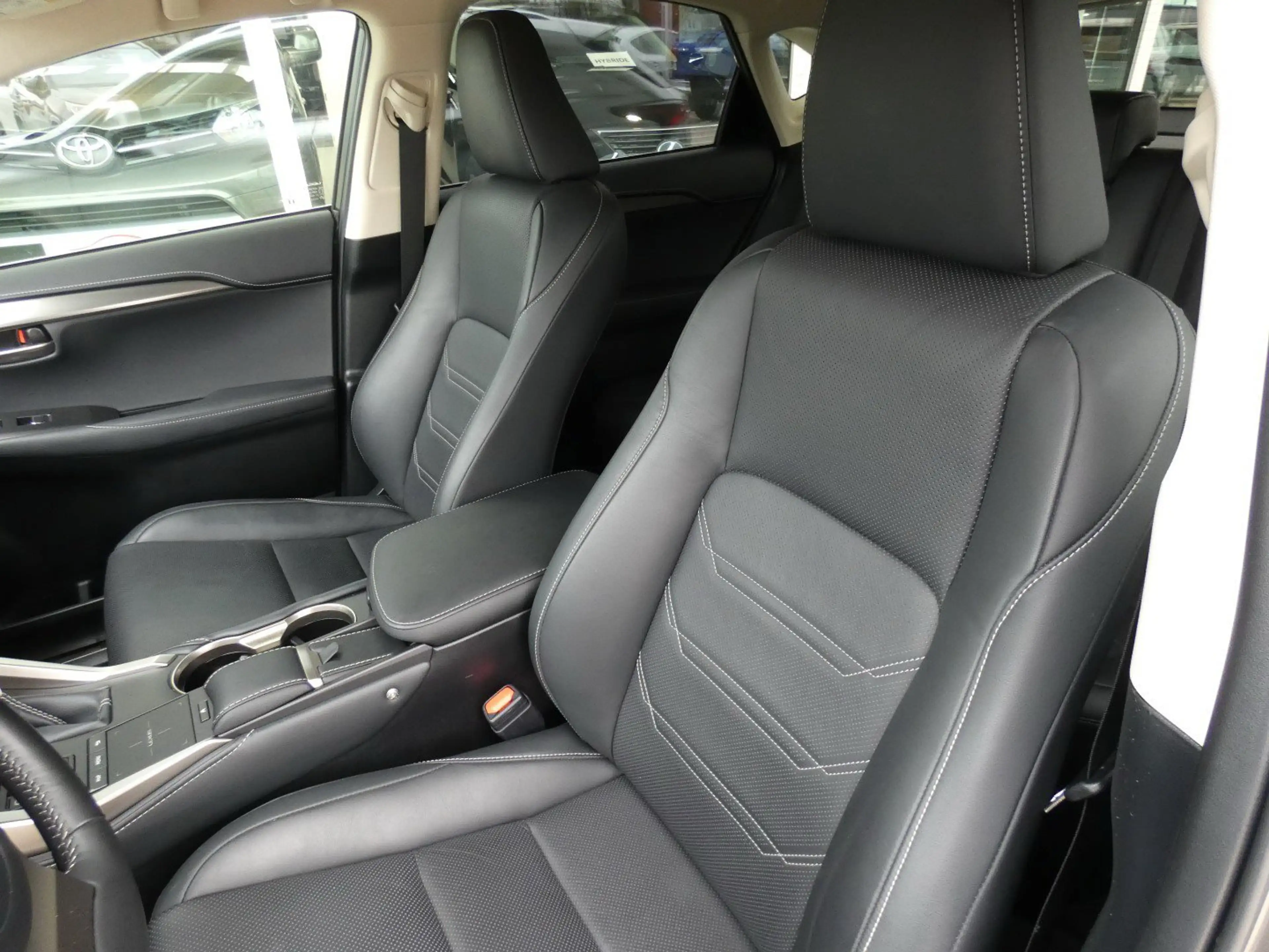 Lexus NX 300h Hybrid AWD Executive Line LEDER +TREKHAAK — photo 6