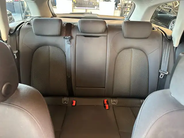 Audi A6 Avant view 15